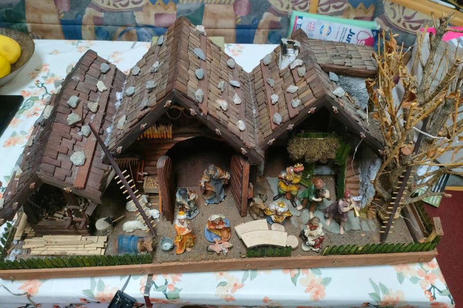 Handgemachte Krippe - Bild 1
