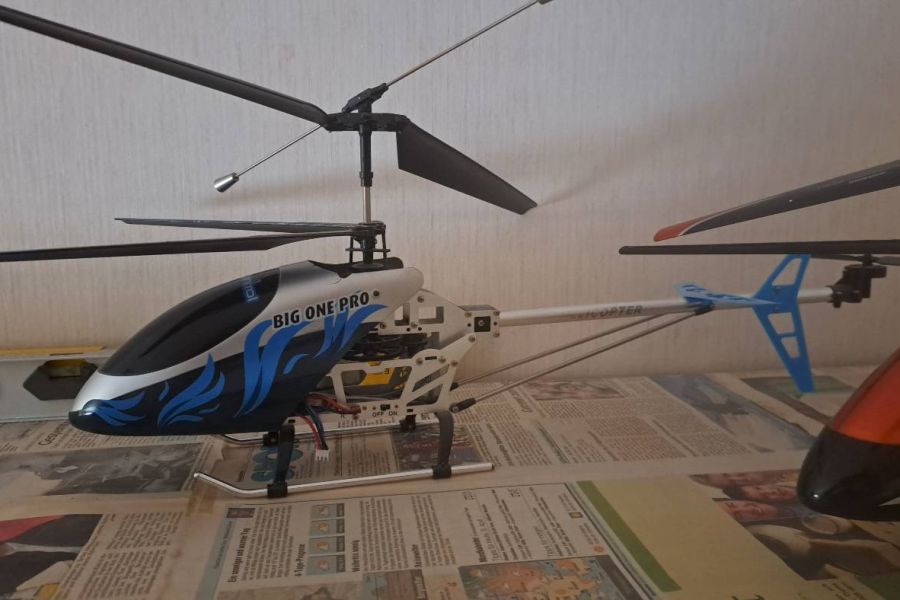 Hupschrauber + Drohne - Bild 1