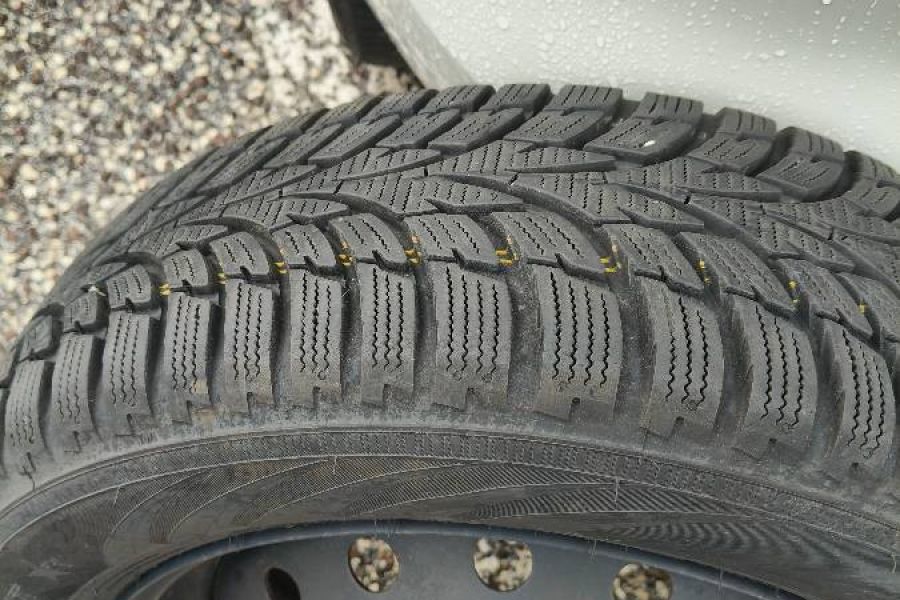 Winterreifen auf 4 Loch Stahlfelgen - Bild 3