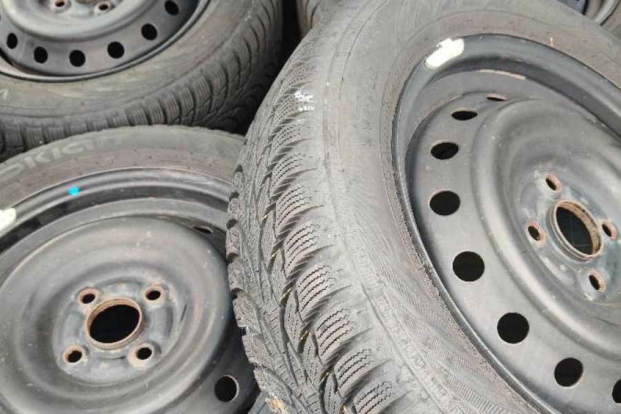 Winterreifen auf 4 Loch Stahlfelgen - Bild 4