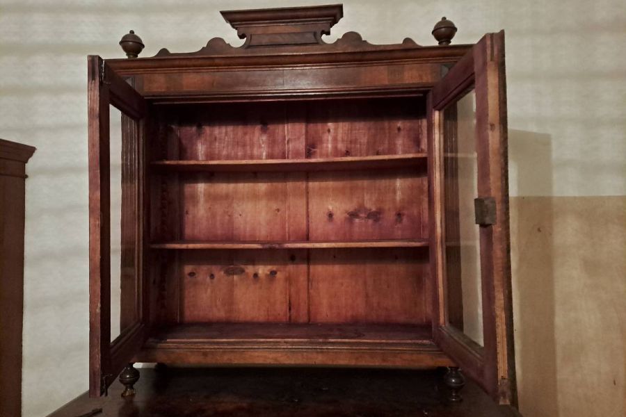 Antike Kommode mit Aufsatzvitrine aus Biedermeier-Zeit - Bild 2