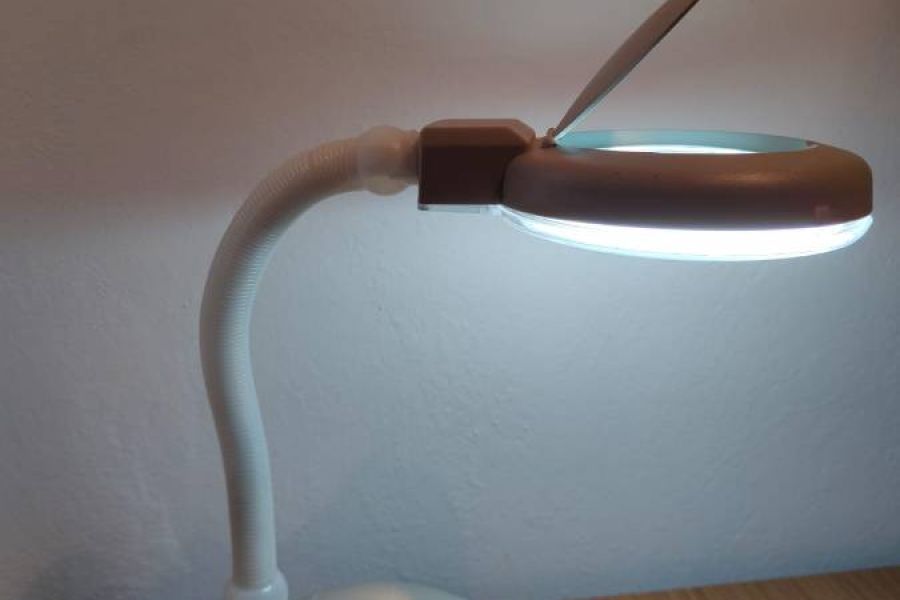 Tischlampe mit Vergrößerungsglas - Bild 1