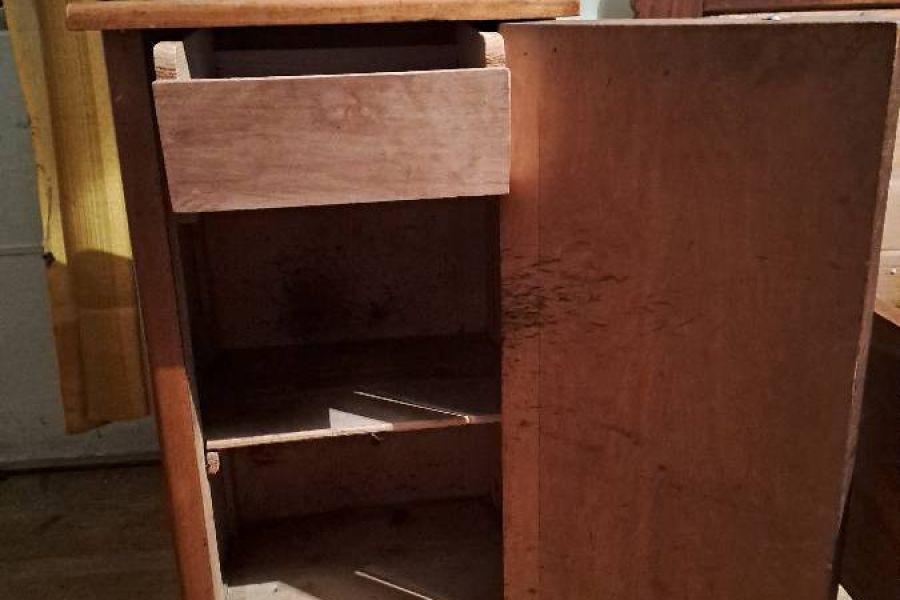 Antiker Nachttisch zu verkaufen - Bild 4