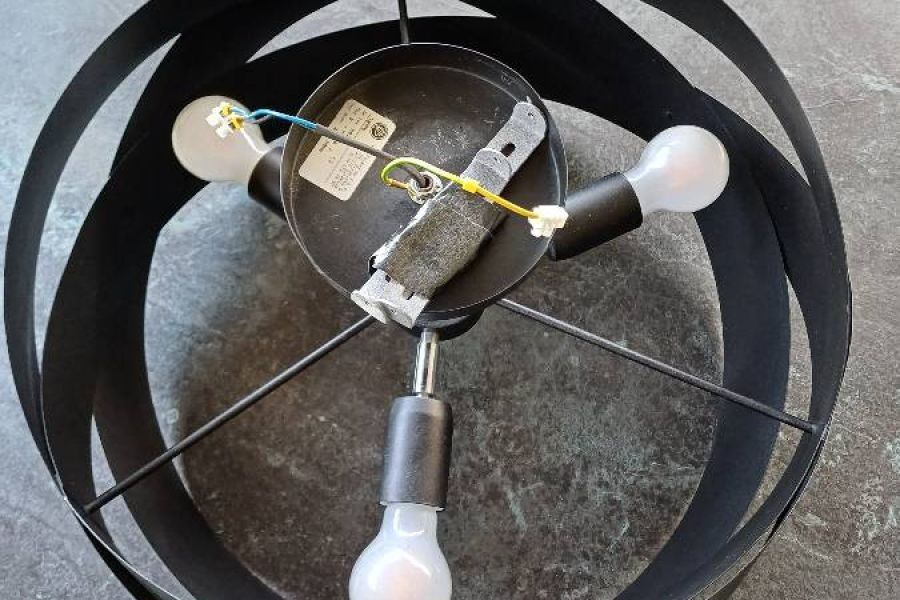Verkaufe moderne, schwarze Lampe inkl. Leuchtmittel - Bild 4