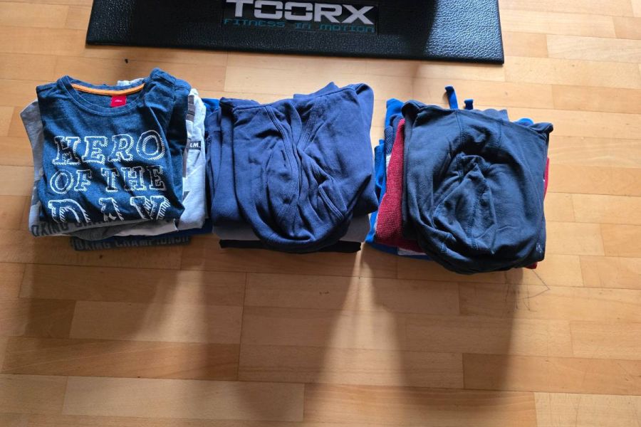 Viele verschiedene Bubenkleidung zu verkaufen, Gr 134/140 bei Interess - Bild 2