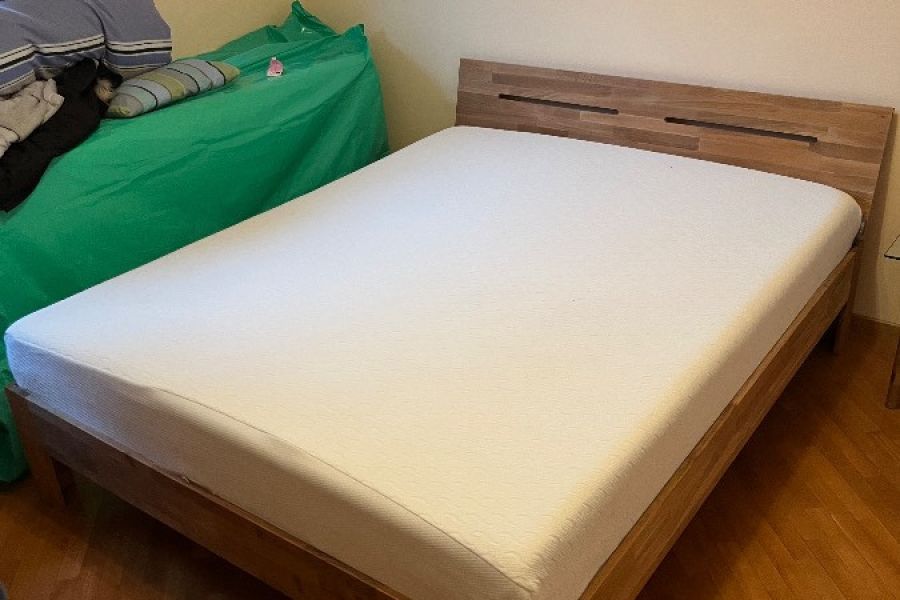Doppelbett neuwertig, inkl. Matratze und Lattenrost - Bild 1