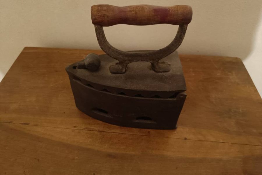 Altes Bügeleisen - Bild 1
