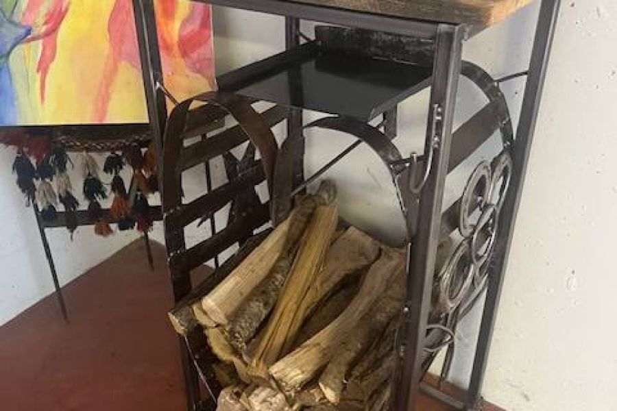 Sehr schönes Möbelstück - entworfen die  Holzablage für Ofen - Bild 1