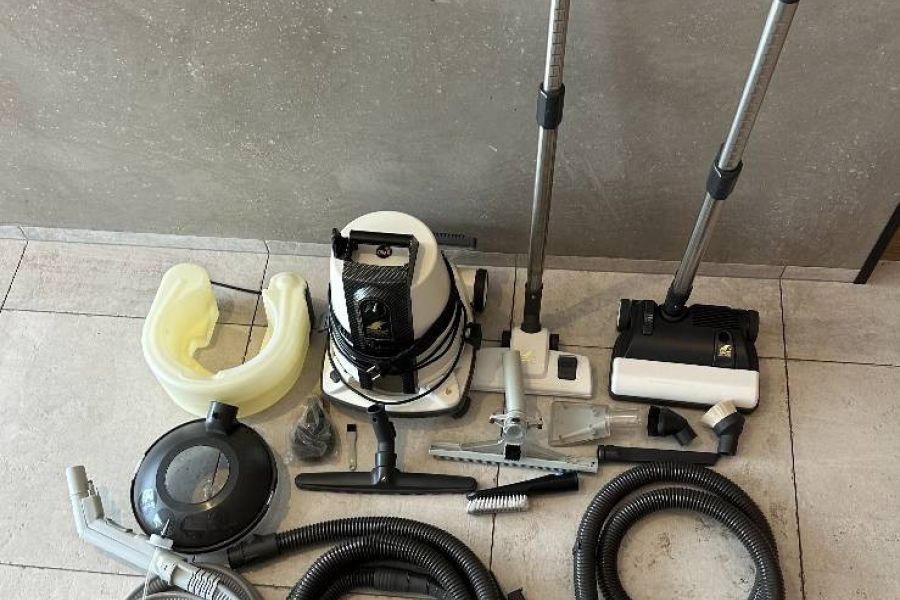 DELPHIN Premium-Staubsauger mit vielen Zubehörteilen zu verkaufen - Bild 2