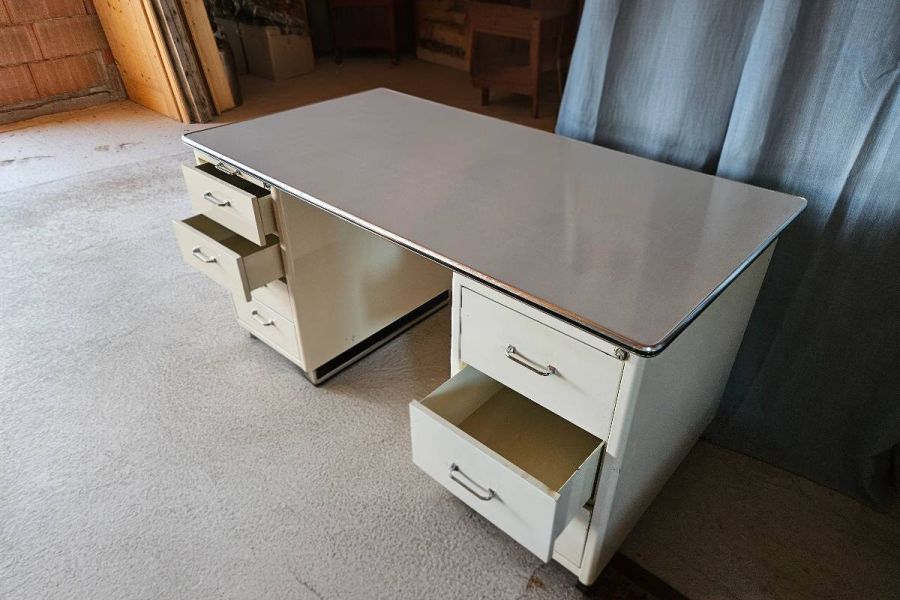 Vintage-Schreibtisch aus Metall - Bild 2