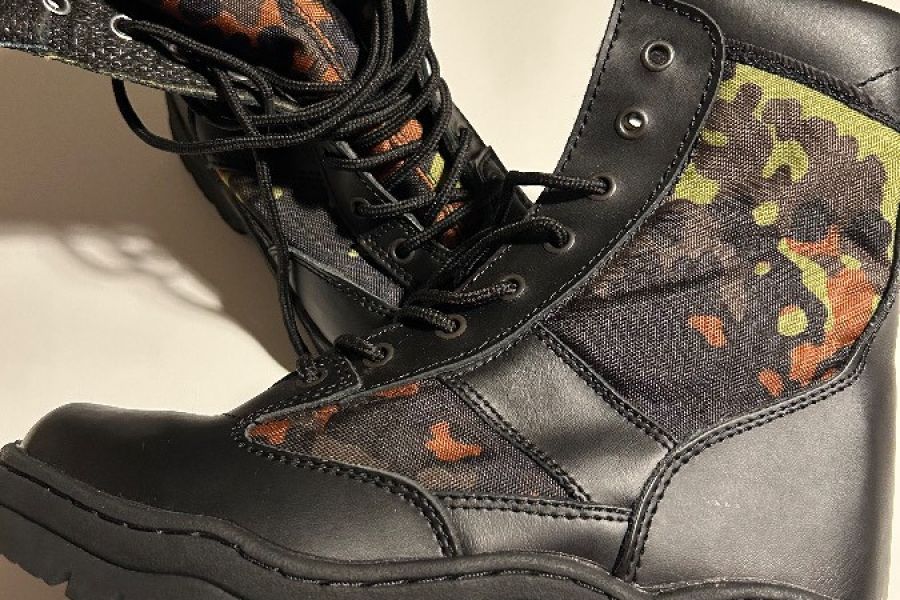 Stiefel schwarz u grün camouflage, zb für Softair battles - Bild 1
