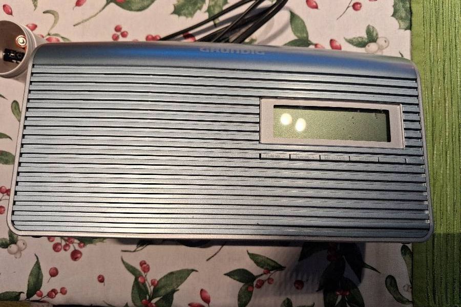 Neuwertiges Digital Radio der Marke Grundig zu verkaufen. - Bild 1