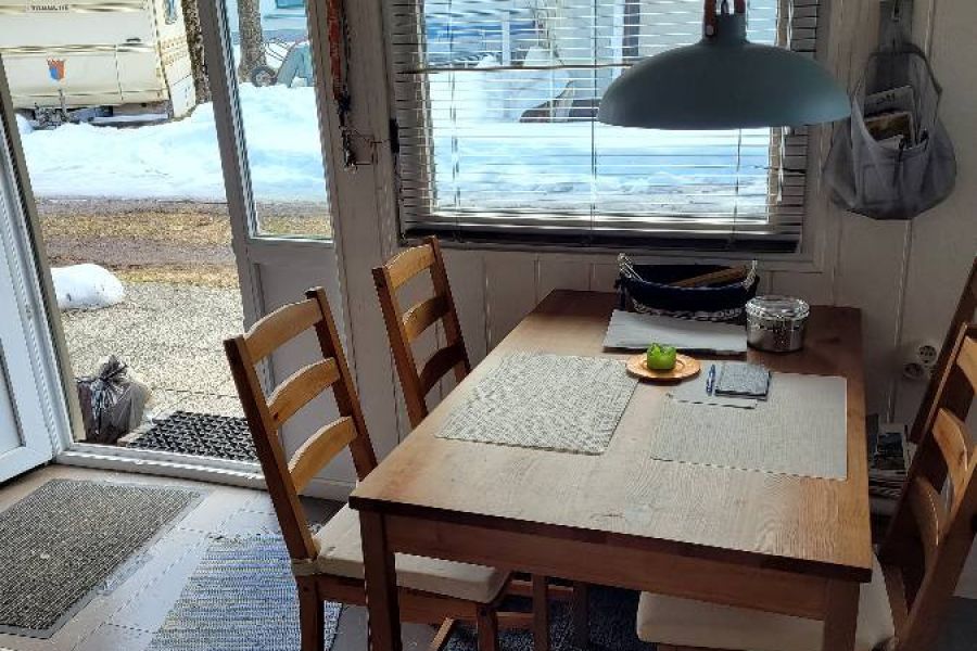 Wohnwagen mit Vorzelt - Bild 2
