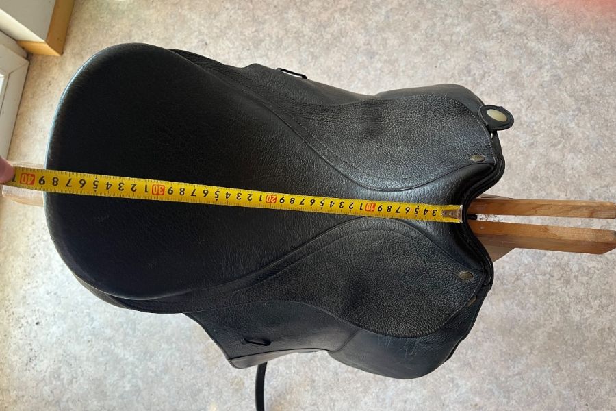 Gebrauchter gut gepflegter Dressursattel von Isabell Werth - Bild 3