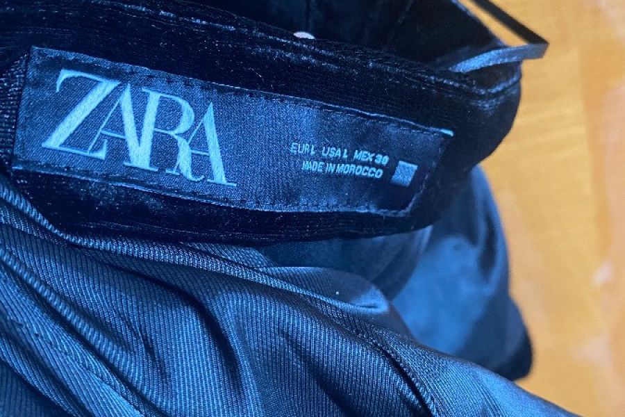 Samtveste Miederlook mit Juwelknöpfen - Bild 3