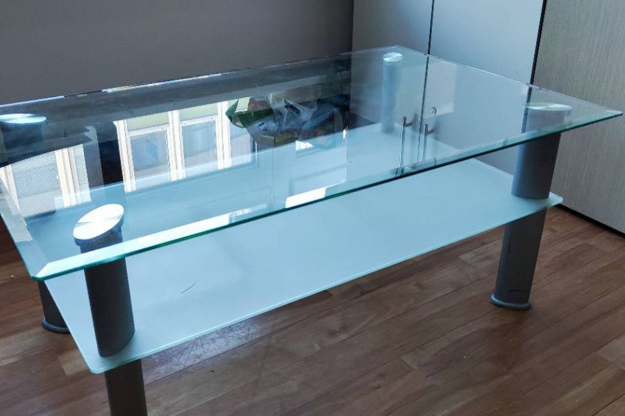 Kleiner Tisch für Wohnzimmer / Couch / Wartesaal - Bild 2