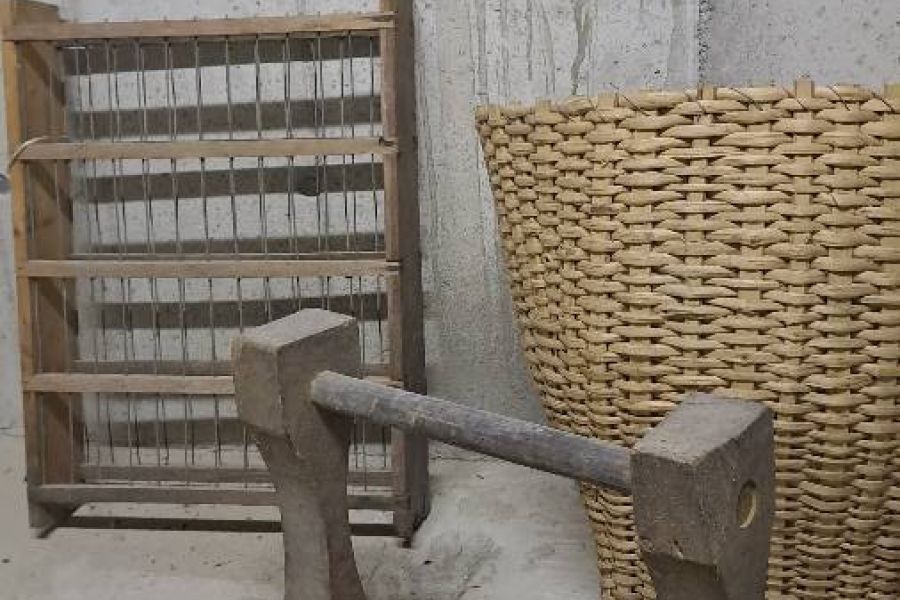 Antike Gegenstände und Werkzeuge zu verkaufen. - Bild 2