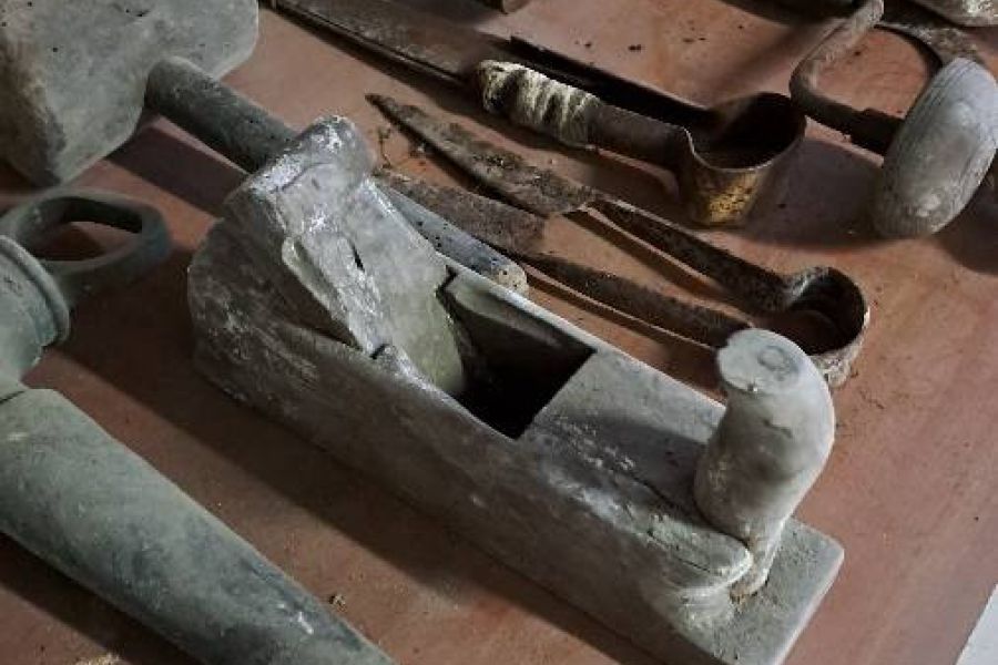 Antike Gegenstände und Werkzeuge zu verkaufen. - Bild 5