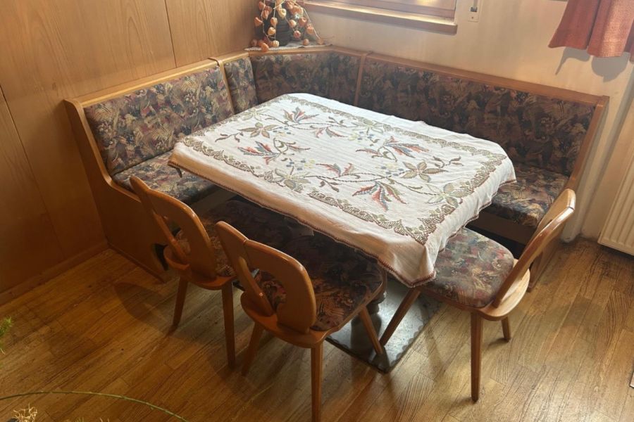 Eckbank mit Tisch u Stühle - Bild 1