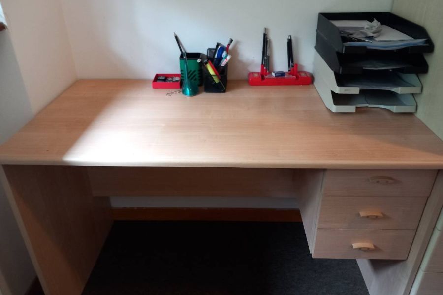 Schreibtisch - Bild 1