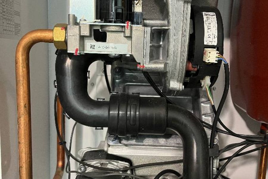 Gastherme Heizkessel Weishaupt mit 115 Liter Boiler - Bild 2