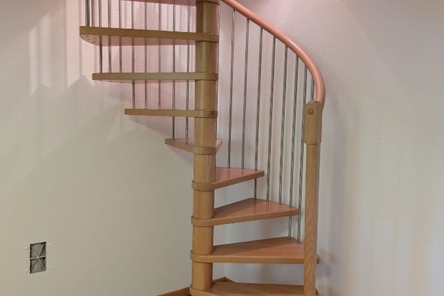 Neuwertige Holzwendeltreppe - Bild 1