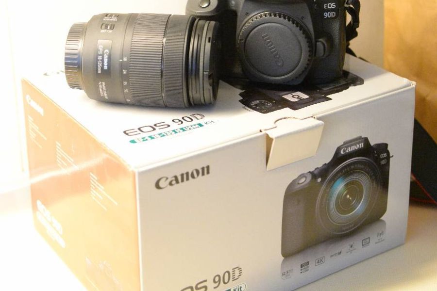 CANON EOS 90D mit Objektiv - Bild 1