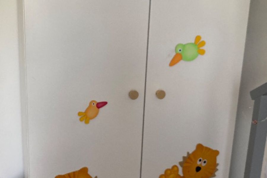 Kinderzimmer Schrank und Kommode - Bild 2