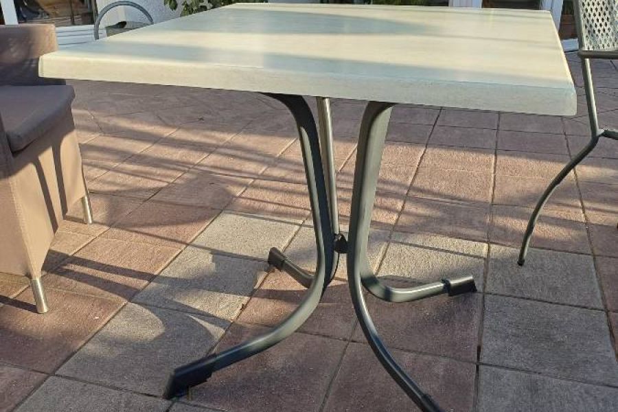 Tische zu verkaufen - Bild 1