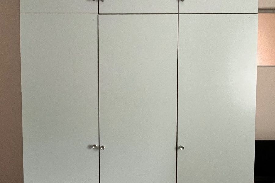 Kleiderschrank - Bild 1