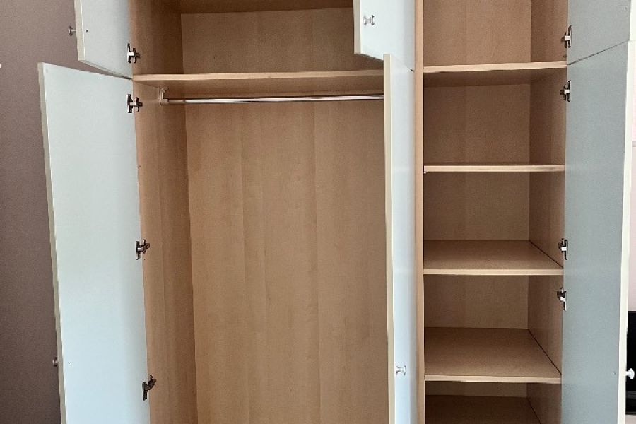 Kleiderschrank - Bild 2