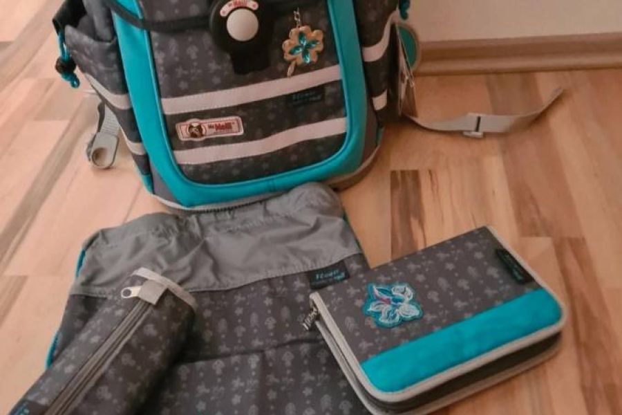 Schultasche mit Zubehör - Bild 1