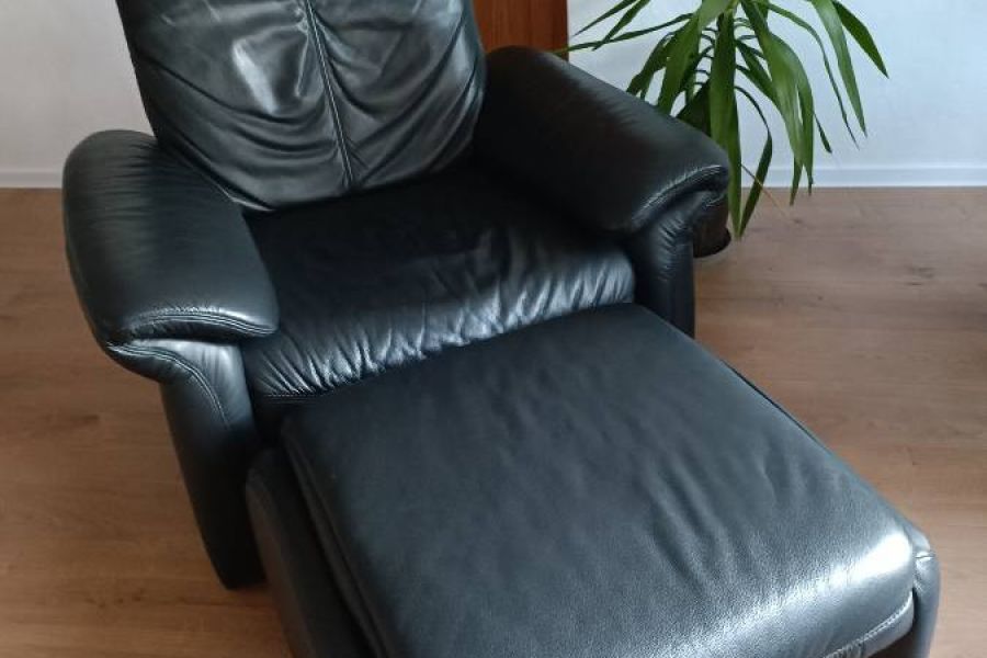 Schwarzer Echtledersessel mit Fußhocker - Bild 2