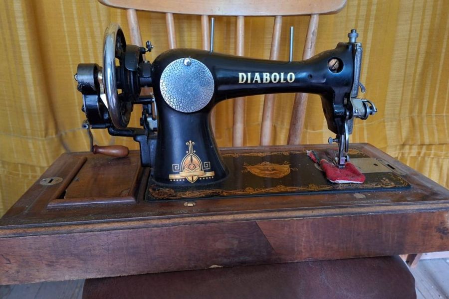 alte Koffernähmaschine - Bild 1