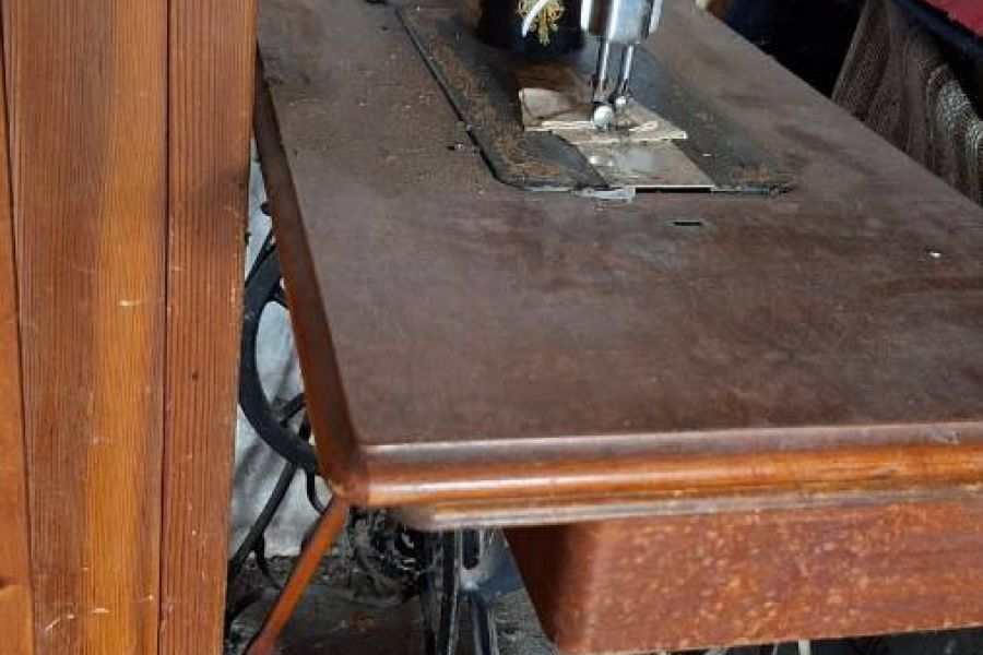 alte Nähmaschine - Bild 3