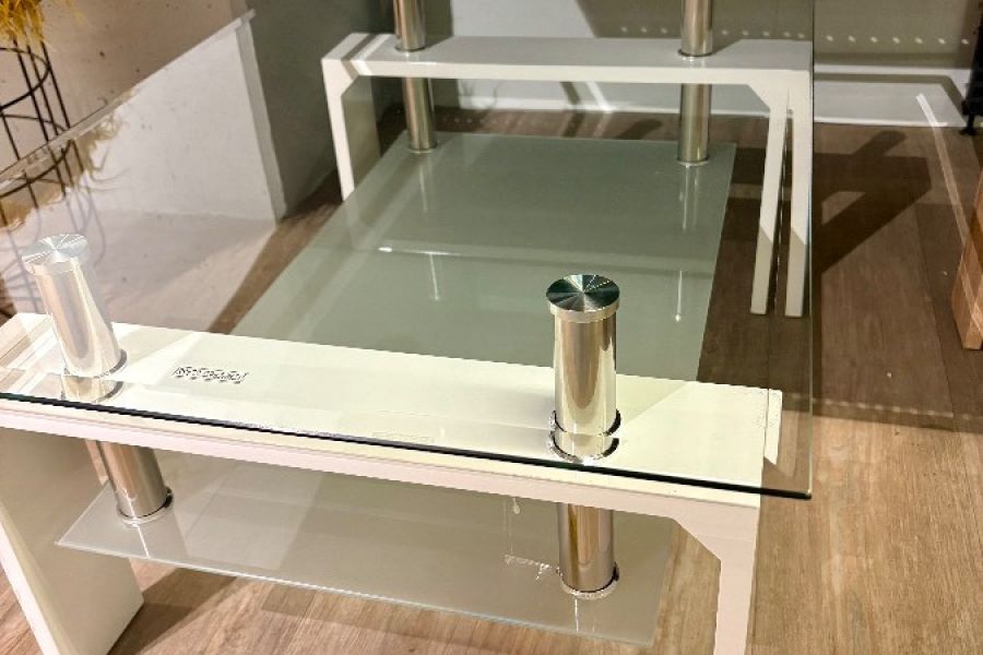 Wohnzimmertisch aus Glas und Metall - Bild 1