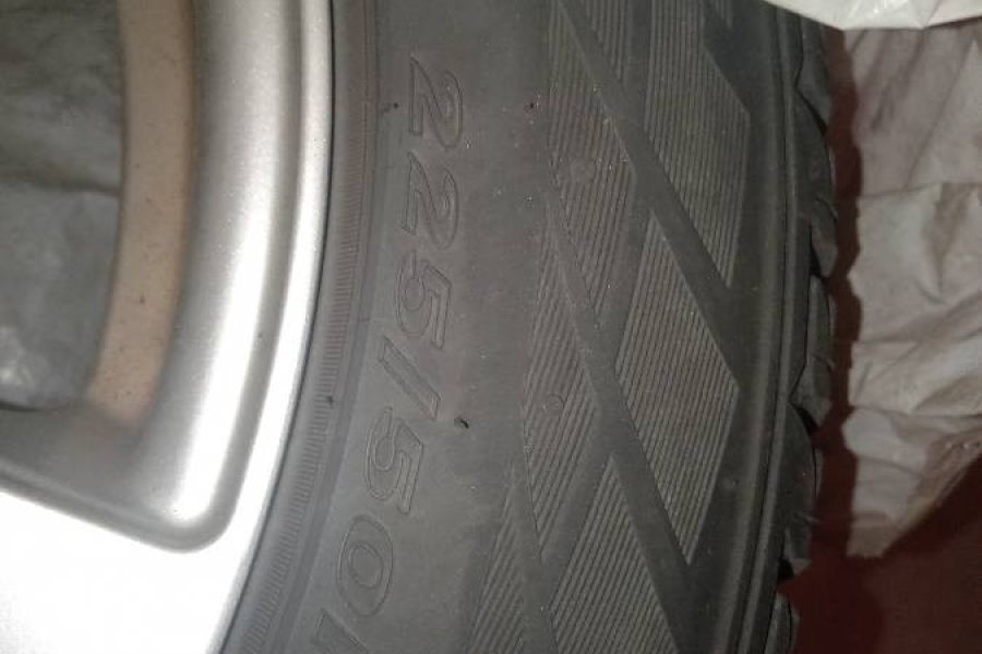 4 Winterreifen Nexen 225/50 R17 gebraucht - Bild 1