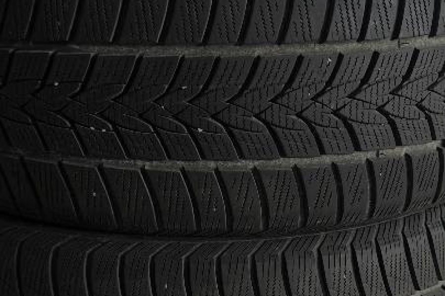 4x Winterreifen / Ganzjahresreifen 225/50 R18 99V – Top Zustand - Bild 2