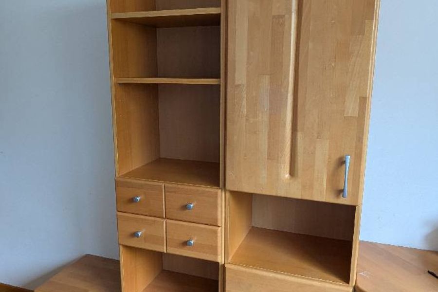 Möbel für Zimmer (Kasten + Schreibtisch) - Bild 1