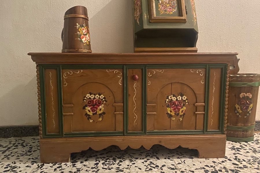 Bauernmöbel-Set: div. Kästen & Boards - Bild 1