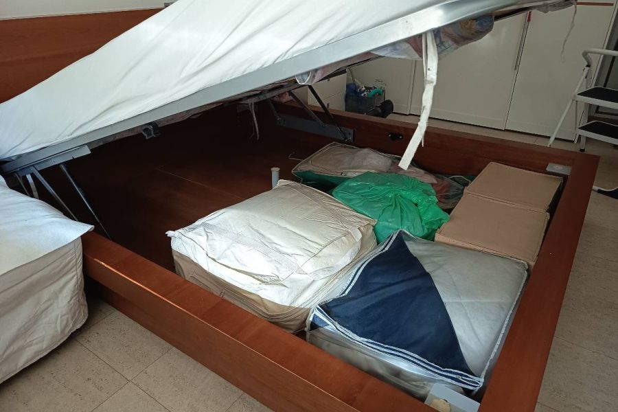 Doppelbett aus Holz - Bild 1