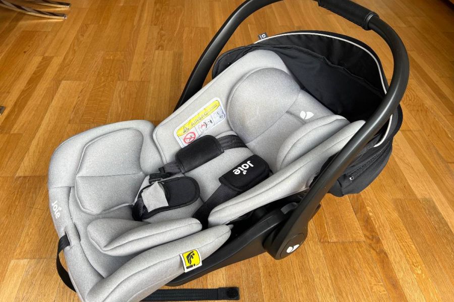 Babyschale für Isofixmontage mit Beobachtungsspiegel gratis dazu - Bild 2