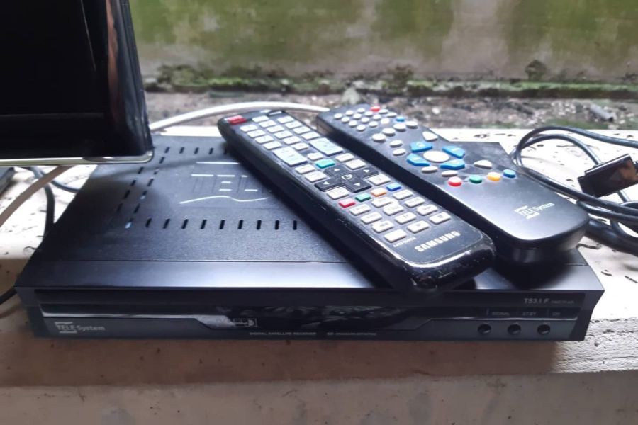 Samsung 22" Fernseher + digitaler Receiver - Bild 4