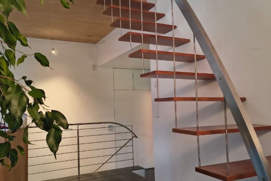 Leichte Holztreppe - Bild 1