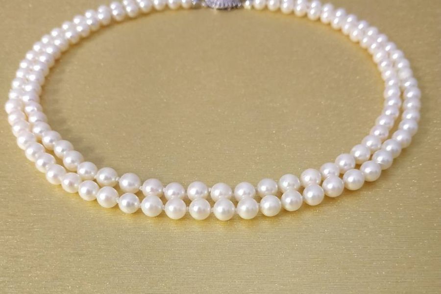 Zweireihiges Perlencollier mit Goldverschluss - Bild 1