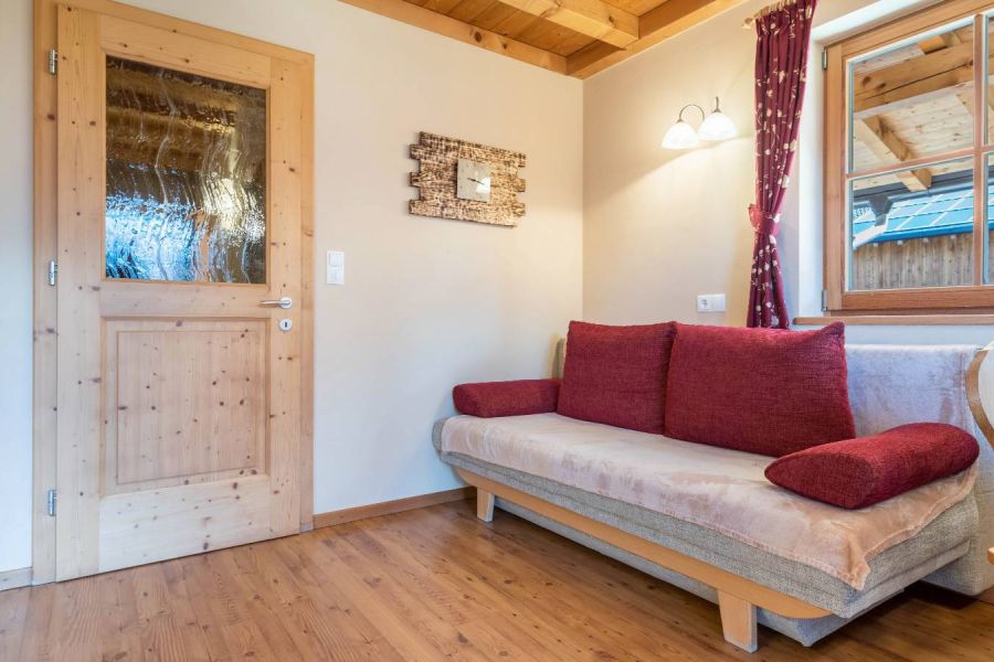 gut erhaltene Küche mit Sofa - Bild 4