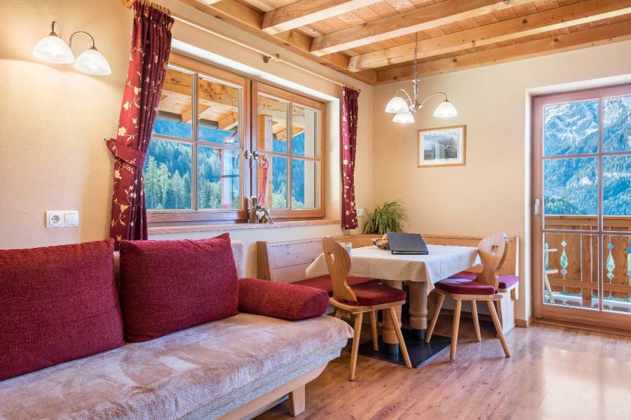 gut erhaltene Küche mit Sofa - Bild 5