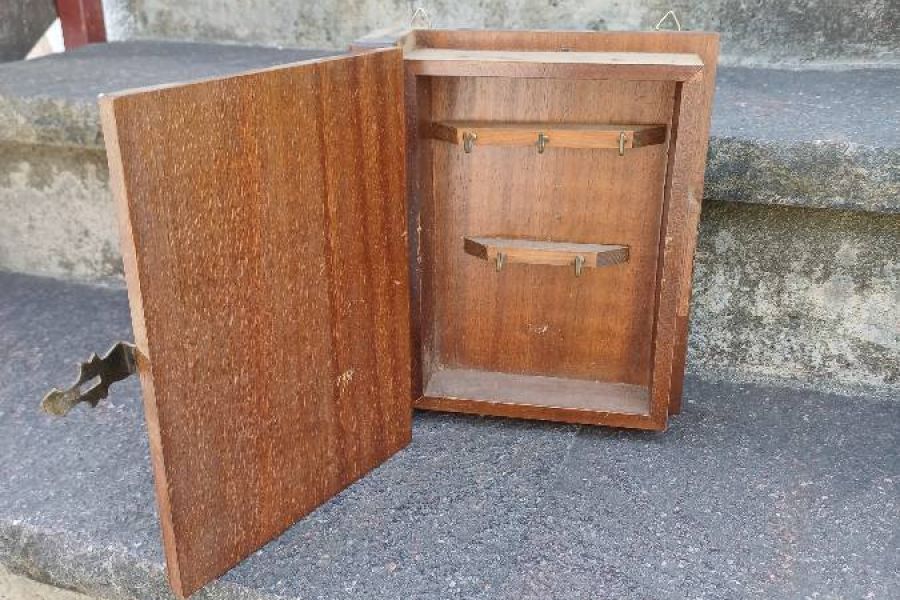 Schöner bemalter Kolzkasten für Schlüssel - Bild 4
