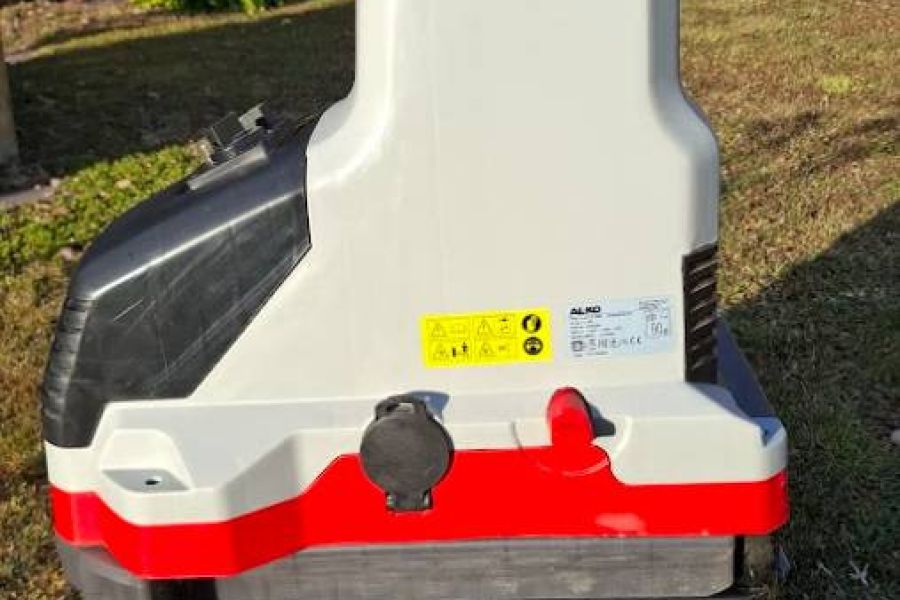 Neuwertiger Al-Ko Häcksler 2800 - Bild 3