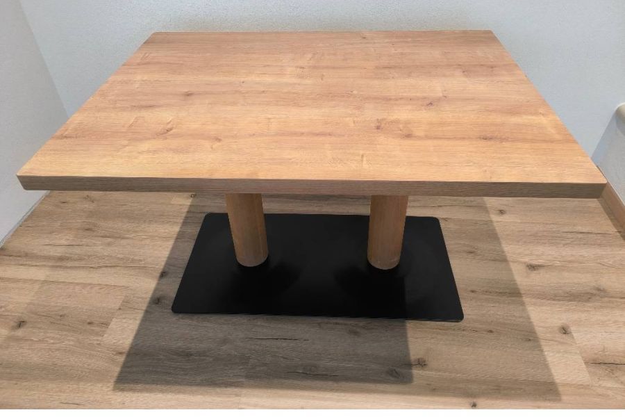 Tisch 120 x 85 mit schwarzen Metalfuß - Bild 1